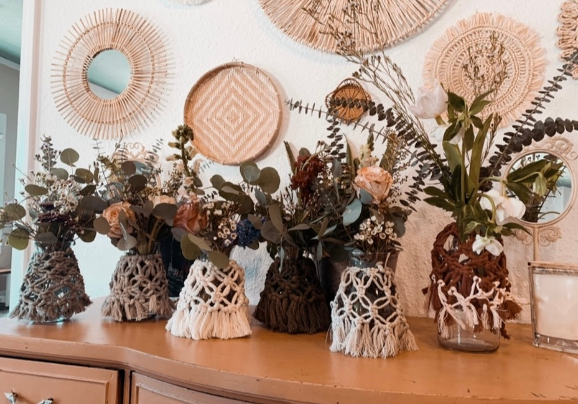Macramé Vase with One Knotty Maker image 0